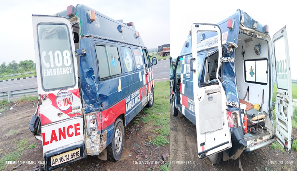 RTC-bus-collided-with-108-vehicle-Patient-died