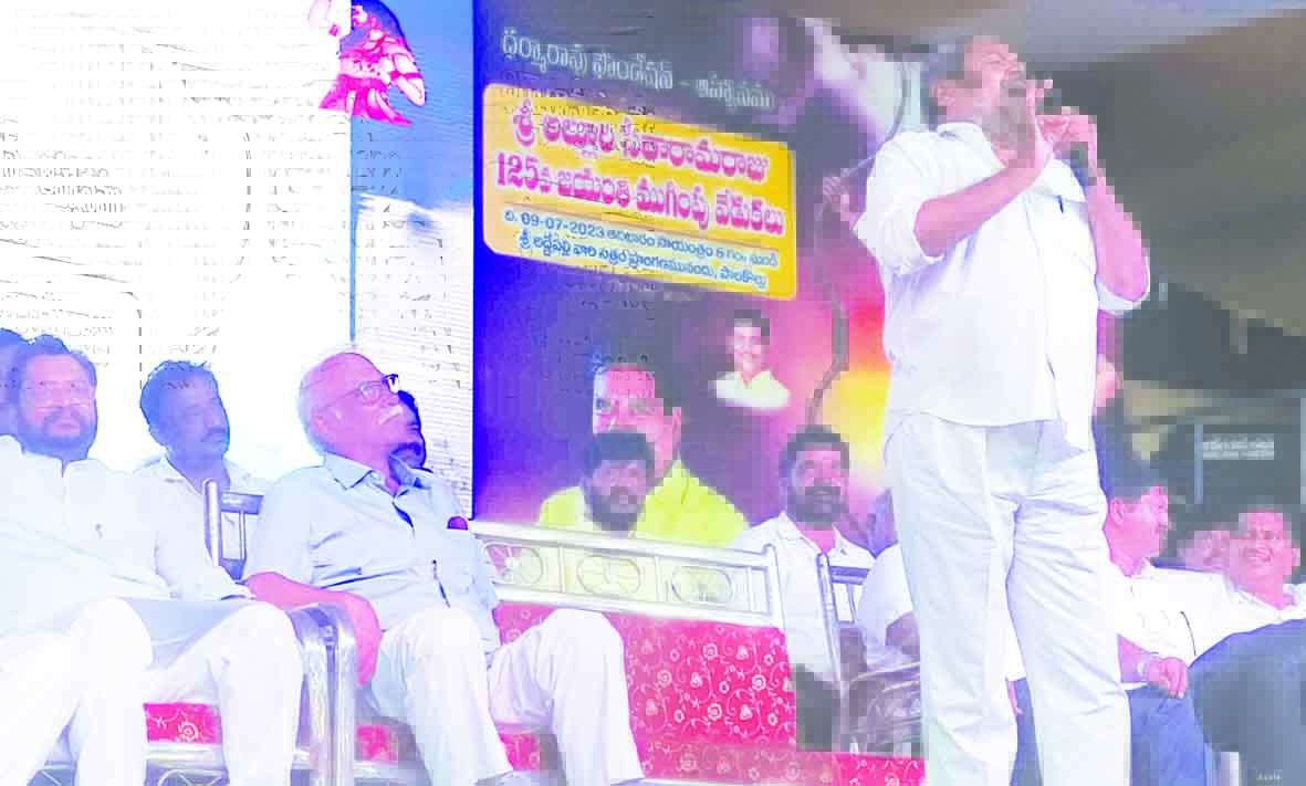 రాష్ట్రానికి ప్రత్యేక హోదా ఇవ్వాలి