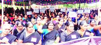 కదంతొక్కిన అంగన్వాడీలు