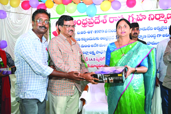 పేదల ఇళ్ల నిర్మాణంలో హౌసింగ్‌ పాత్ర కీలకం