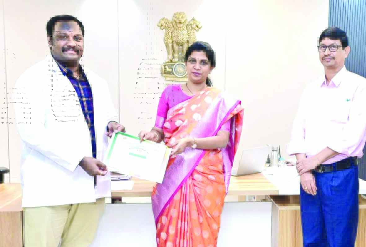 పాలకోడేరు పిహెచ్‌సికి మూడు అవార్డులు