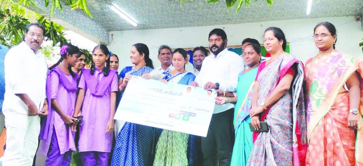 అమ్మఒడి పథకం.. పేద విద్యార్థులకు వరం
