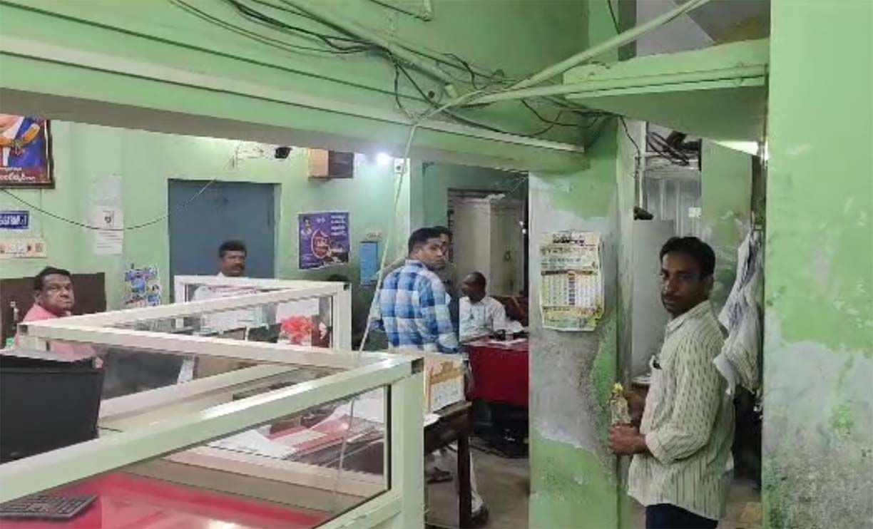 ఎసిబి వలలో అనంత సబ్‌ రిజిస్ట్రార్‌