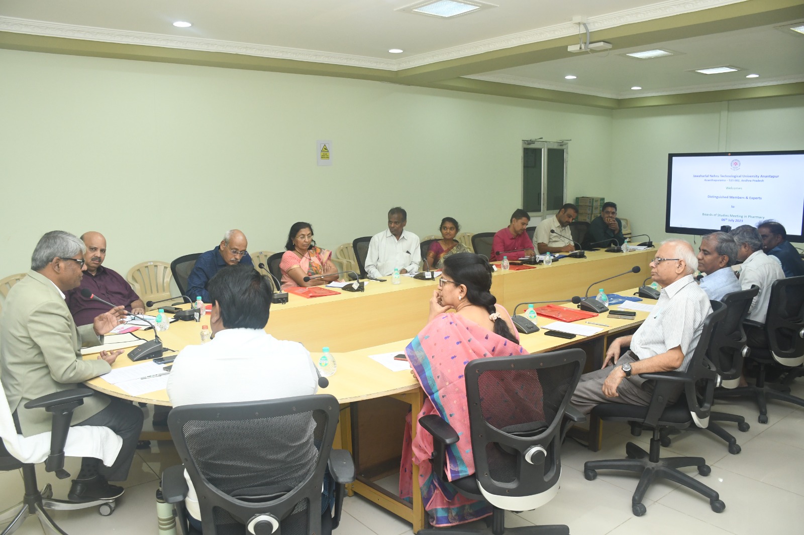 ఫార్మసీ బోర్డు ఆఫ్‌ స్టడీస్‌ సమావేశంలో కీలక నిర్ణయాలు