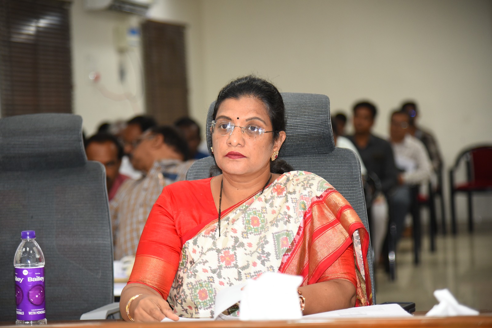 గృహ నిర్మాణాల్లో పురోగతి చూపండి : కలెక్టర్‌