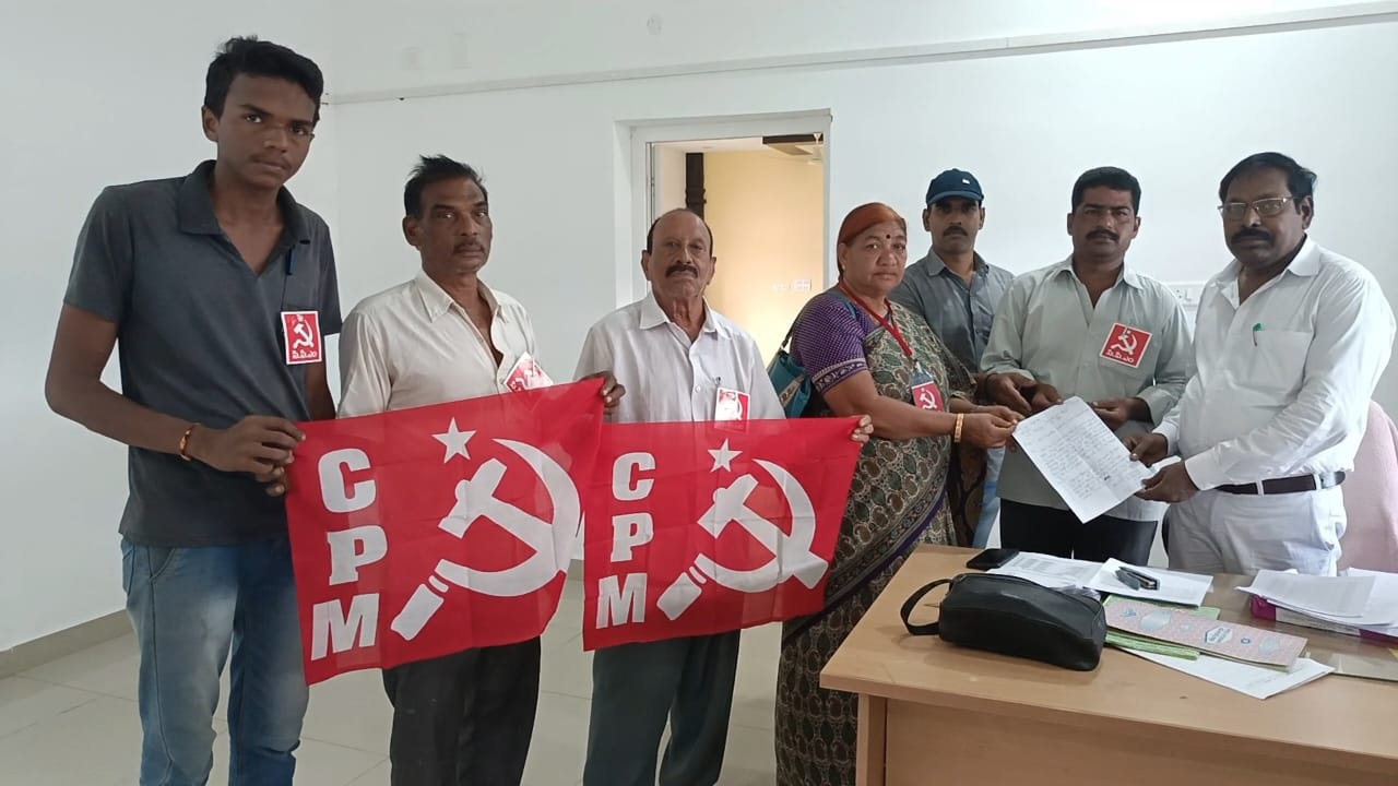 తణుకు రైల్వేస్టేషన్లో లిఫ్ట్‌ ఏర్పాటు చేయాలి