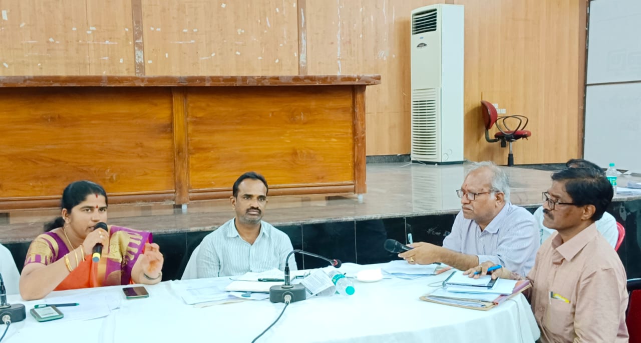 సమస్యల పరిష్కారంపై దృష్టి సారించండి