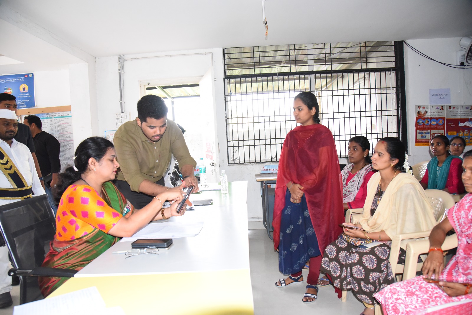 బడి బయట ఒక్కరూ ఉండరాదు