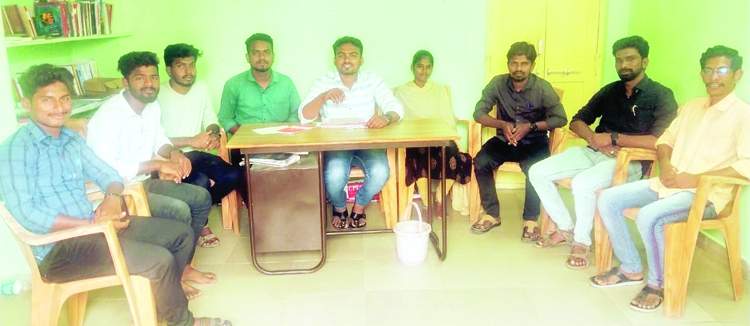    సమావేశంలో మాట్లాడుతున్న ఎస్‌ఎఫ్‌ఐ జిల్లా ప్రధాన కార్యదర్శి పరమేష్‌