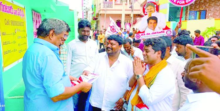   ప్రజలకు ప్రభుత్వ వైఫల్యాలను వివరిస్తున్నజనసేన జయభేరి జిల్లా అధ్యక్షులు టిసి వరుణ్‌