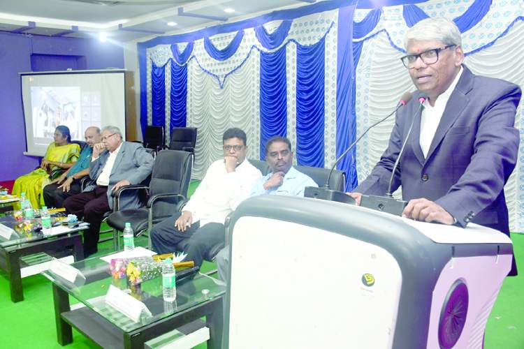  కార్యక్రమంలో మాట్లాడుతున్న జెఎన్‌టియు విసి రంగజనార్ధన