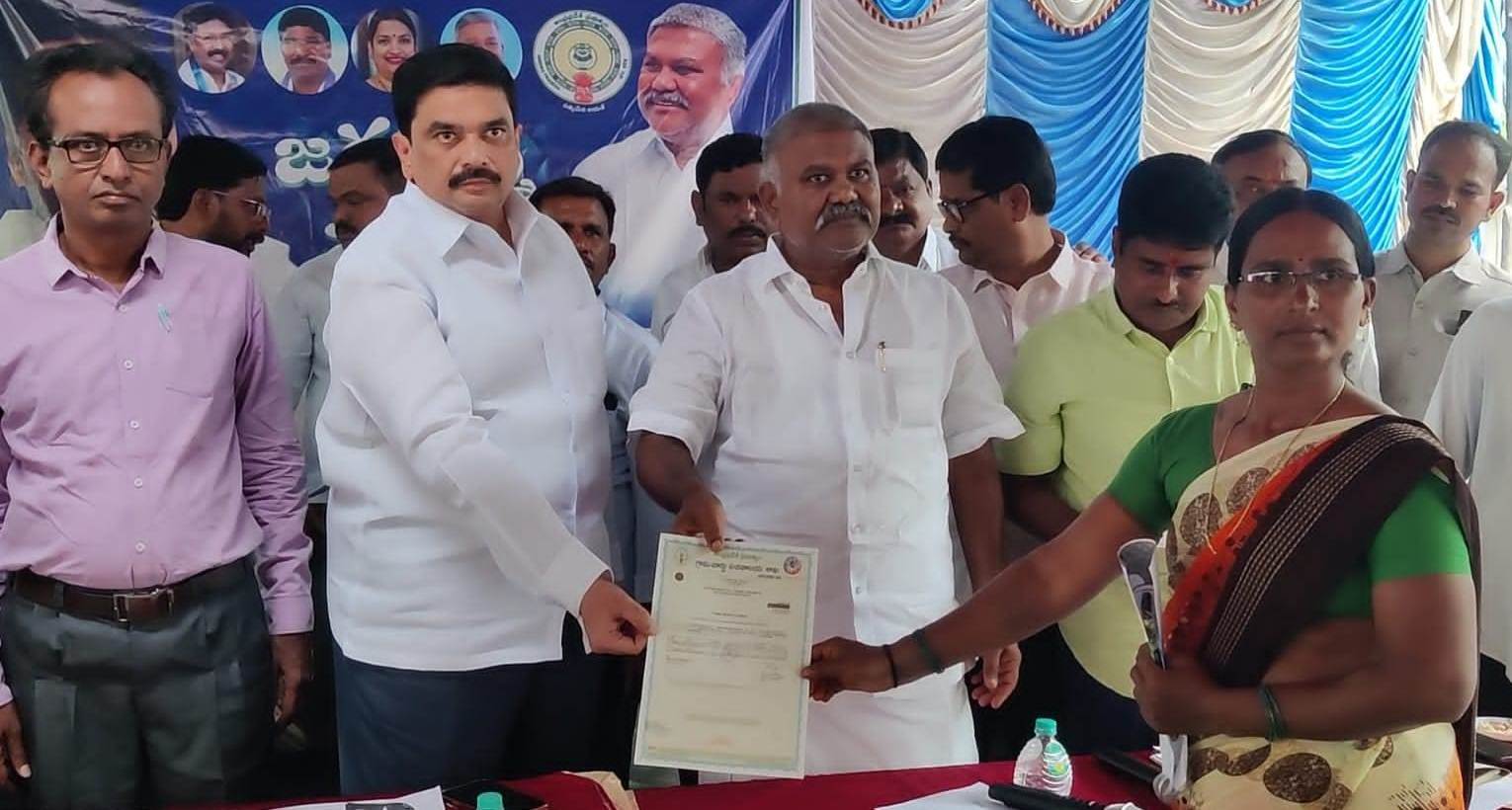 1100 మందికి సిఎం సహాయ నిధి