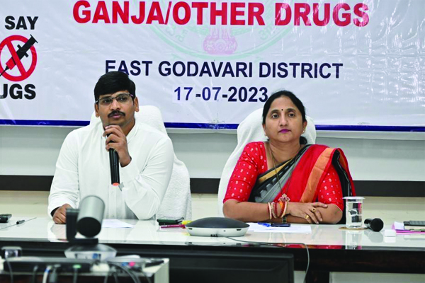 సమిష్టి కృషితో డ్రగ్స్‌ వాడకం నిర్మూలన