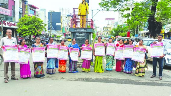 అంగన్‌వాడీల హామీలు నెరవేర్చాలని డిమాండ్‌