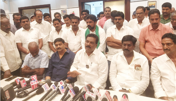 aqua-farmers-protest-support-price