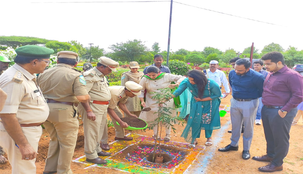 Collector-Gautami-participated-in-Mega-Plantation-Drive