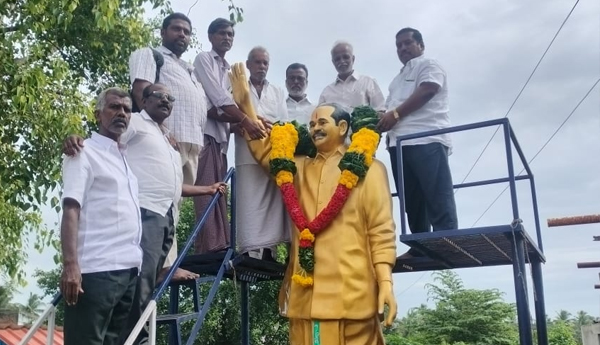 Vedurukuppanlo-raitu-dinotsavam