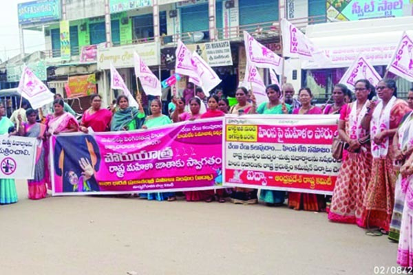 కందుకూరి స్ఫూర్తితో పోరాటాలు