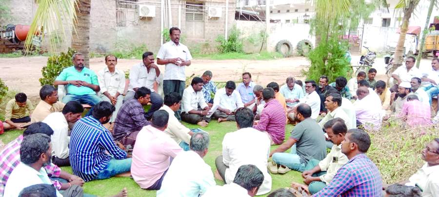 జనరల్‌ బాడీ సమావేశంలో మాట్లాడుతున్న సిఐటియు రాష్ట్ర నాయకులు