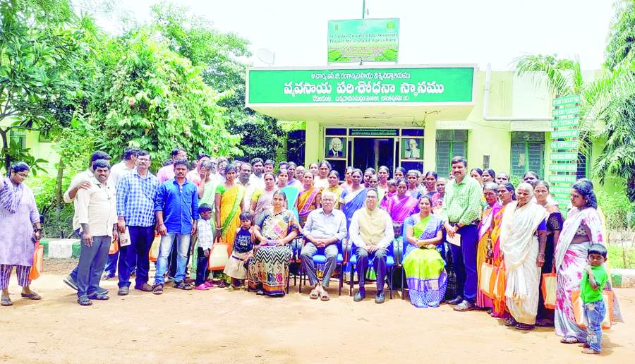    వ్యవసాయ శాస్త్రవేత్తల సలహాలు పాటించాలి