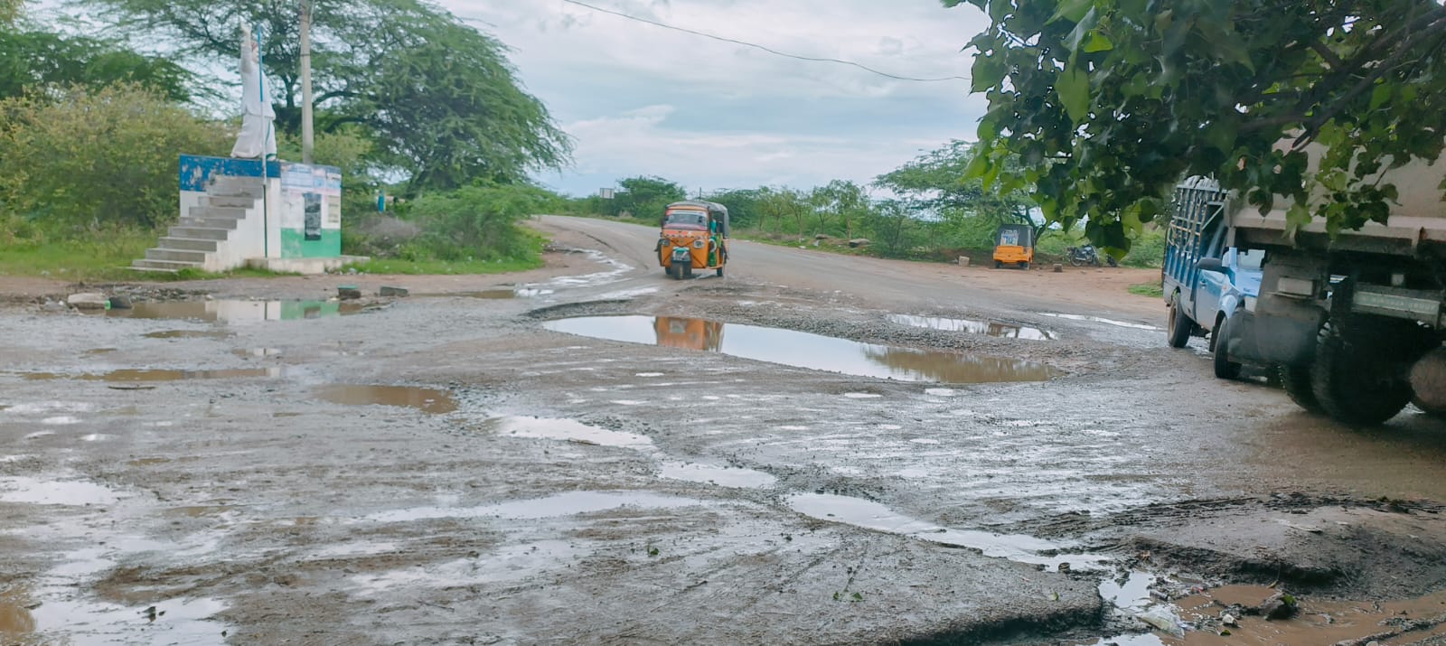 అధ్వానంగా వేపరాల క్రాస్‌ రోడ్డు
