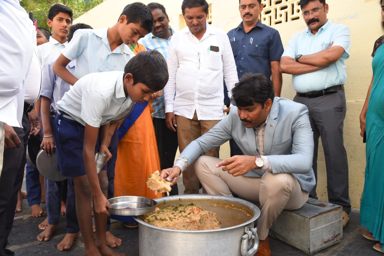 ఎపి ఫుడ్‌కమిషన్‌ ఛైర్మన్‌ విస్తృత పర్యటన