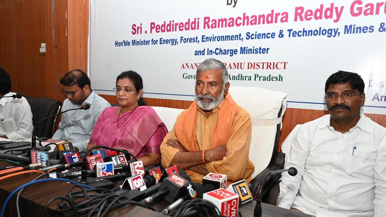 చంద్రబాబువి చీప్‌ పాలిటిక్స్‌ : మంత్రి పెద్దిరెడ్డి