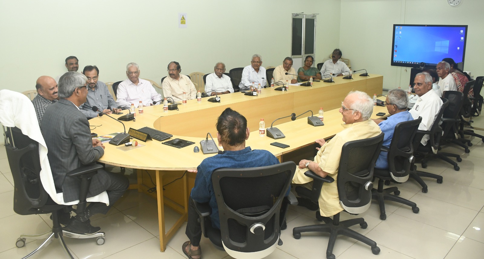 జెఎన్‌టియును సందర్శించిన పూర్వవిద్యార్థులు