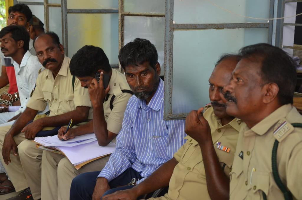 పోలీసుల సమక్షంలో కోర్టుకు హాజరైన నిందితుడు