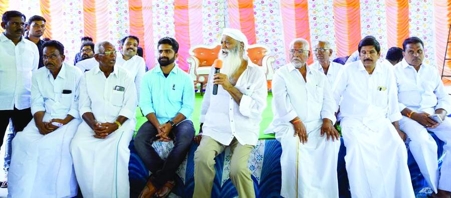   సమావేశంలో మాట్లాడుతున్న మాజీ ఎమ్మెల్యే జెసి ప్రభాకర్‌రెడ్డి