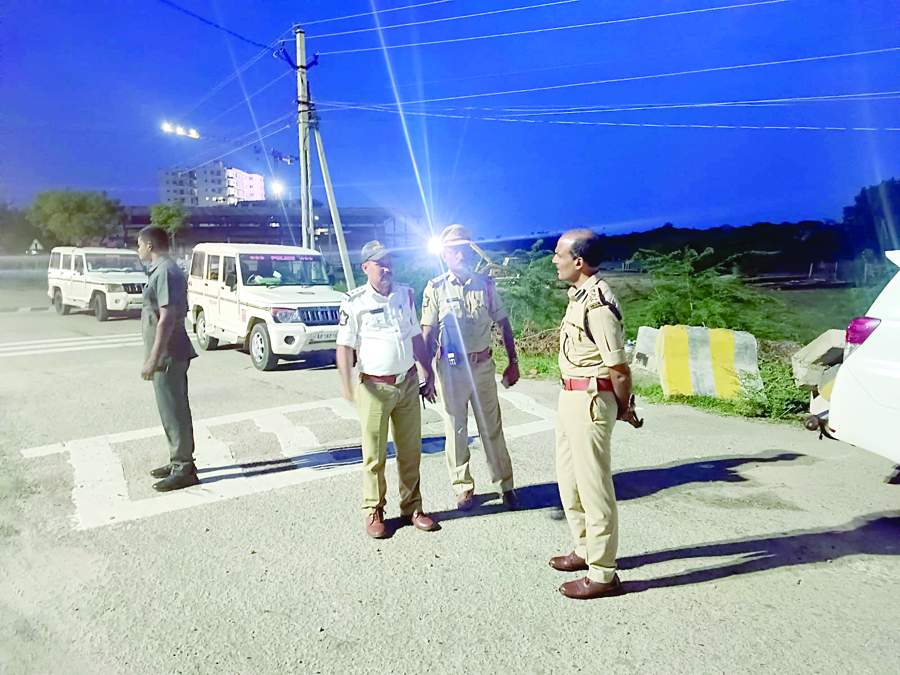  రహదారిని పరిశీలిస్తున్న డిఐజి అమ్మిరెడ్డి