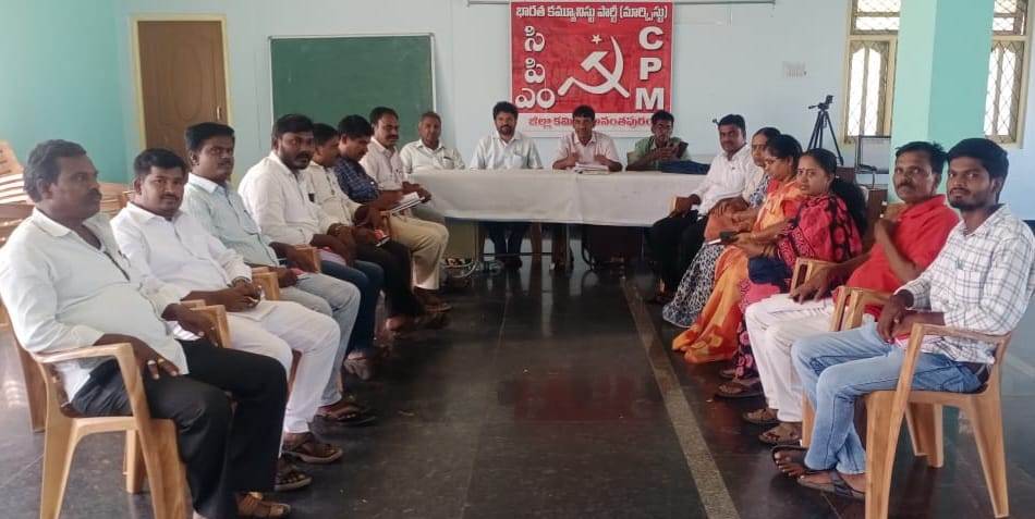 పంటలు ఎండుతున్న రైతులను ఆదుకోవాలి : సిపిఎం