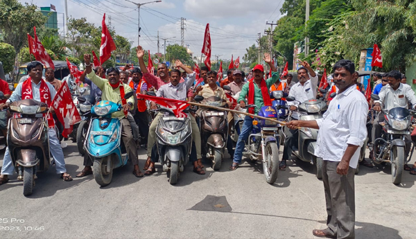 /Bike-rally-of-municipal-workers-in-Anantapur