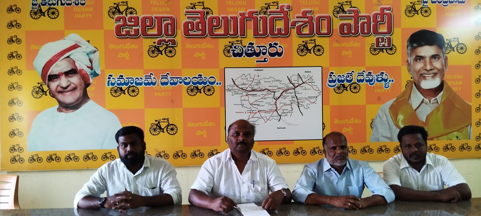 విలేకరుల సమావేశంలో మాట్లాడుతున్న సప్తగిరి ప్రసాద్‌ 