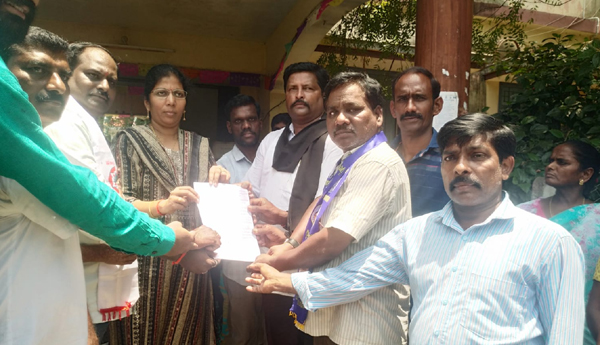 Dalits-dharna-for-house-plots