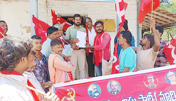 CPM-protest-demonstration-in-Rayadurgam