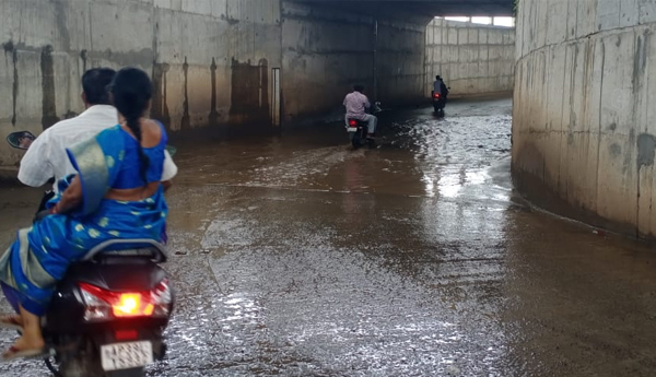 /How-to-cross-the-underground-bridge?