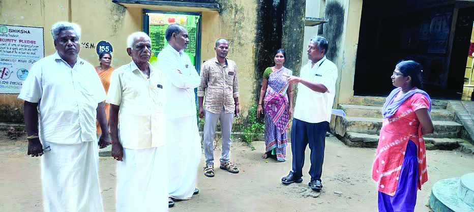 పోలింగ్‌ కేంద్రం పరిశీలన