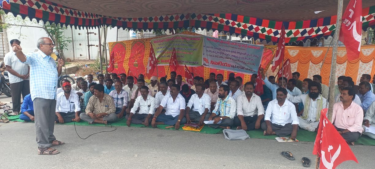 కార్మికుల వేతనాలు కాజేయడం దుర్మార్గం