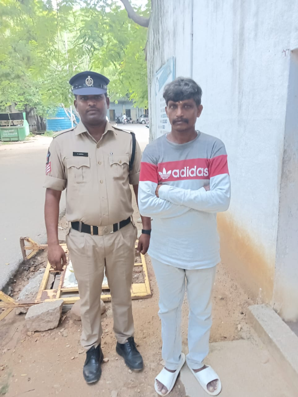 ఏటిఎంలో బ్యాటరీ చోరి