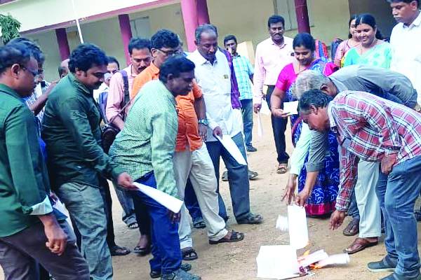 జిపిఎస్‌ బిల్లు ప్రతుల దహనం