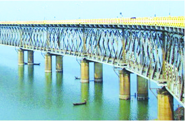 రోడ్డు కం రైలు వంతెనపై రాకపోకల నిషేధం