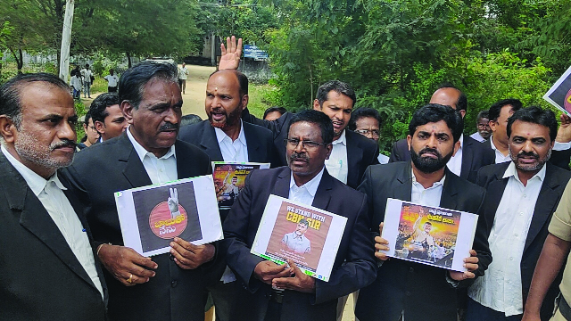 న్యాయవాదుల నిరసన