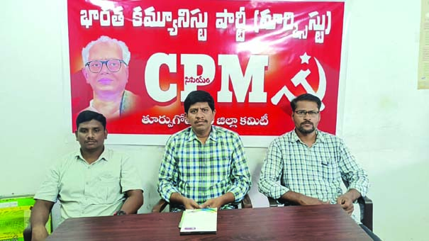 యాజమాన్యం తప్పుకు విద్యార్ధులను బలి చేయొద్దు