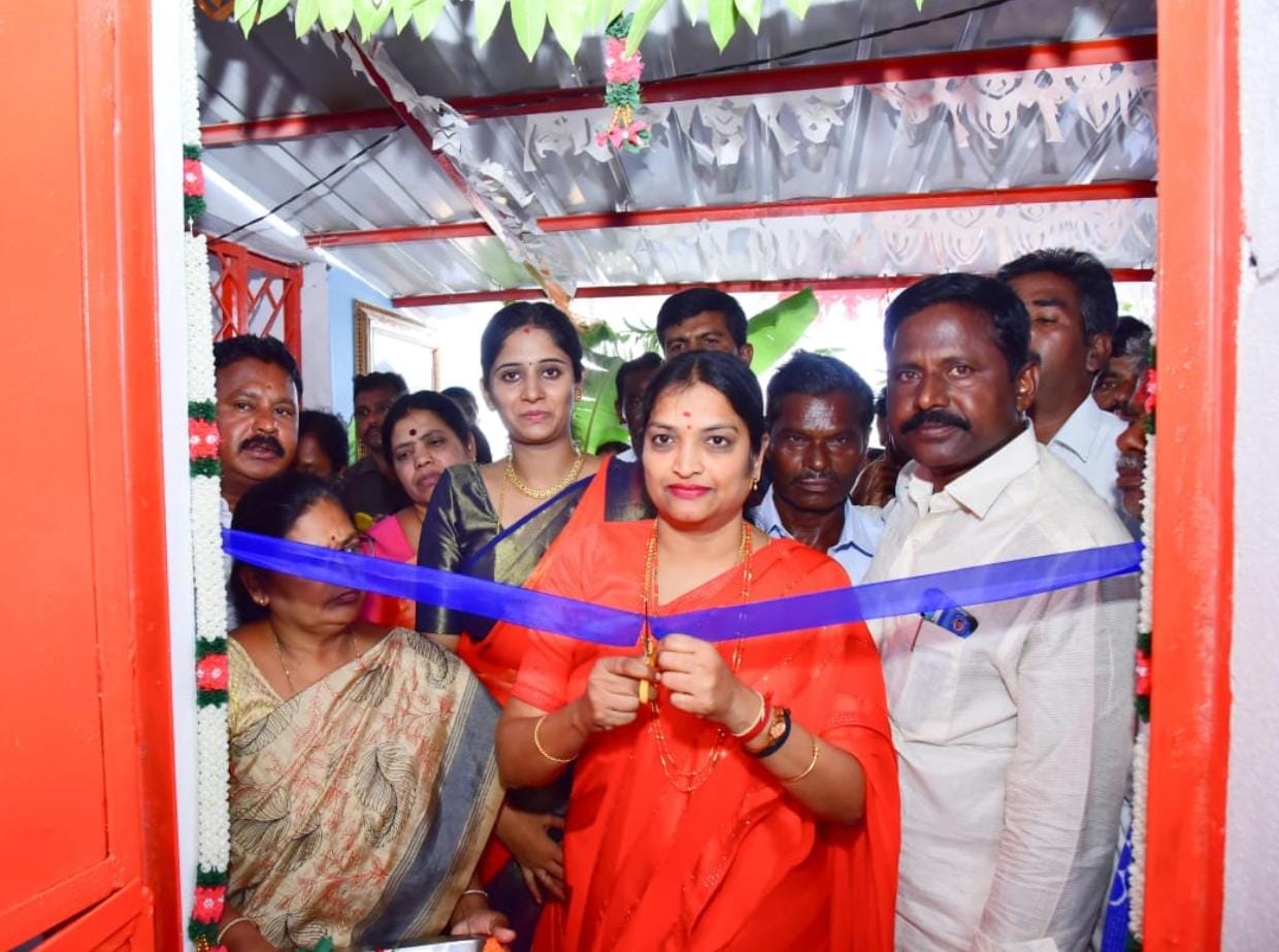 నూతన అంగన్‌వాడీ భవనాన్ని ప్రారంభించిన మంత్రి