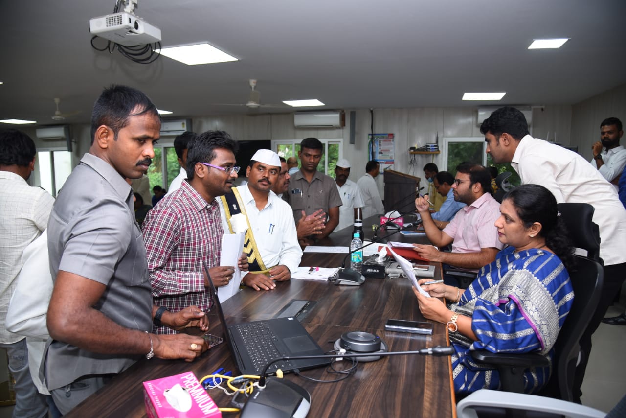 గడువులోపు గ్రీవెన్స్‌లకు పరిష్కారం : కలెక్టర్‌