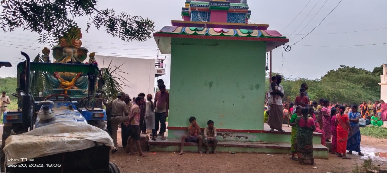 పసులూరు వినాయక నిమజ్జనంలో ఉద్రిక్తత