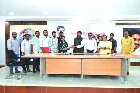 372 మంది గ్రేడ్‌ -3 విలేజ్‌ సర్వేయర్ల క్రమబద్ధీకరణ