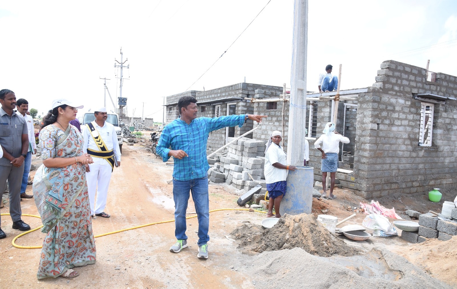 వేగవంతంగా ఇళ్ల నిర్మాణాలు : కలెక్టర్‌