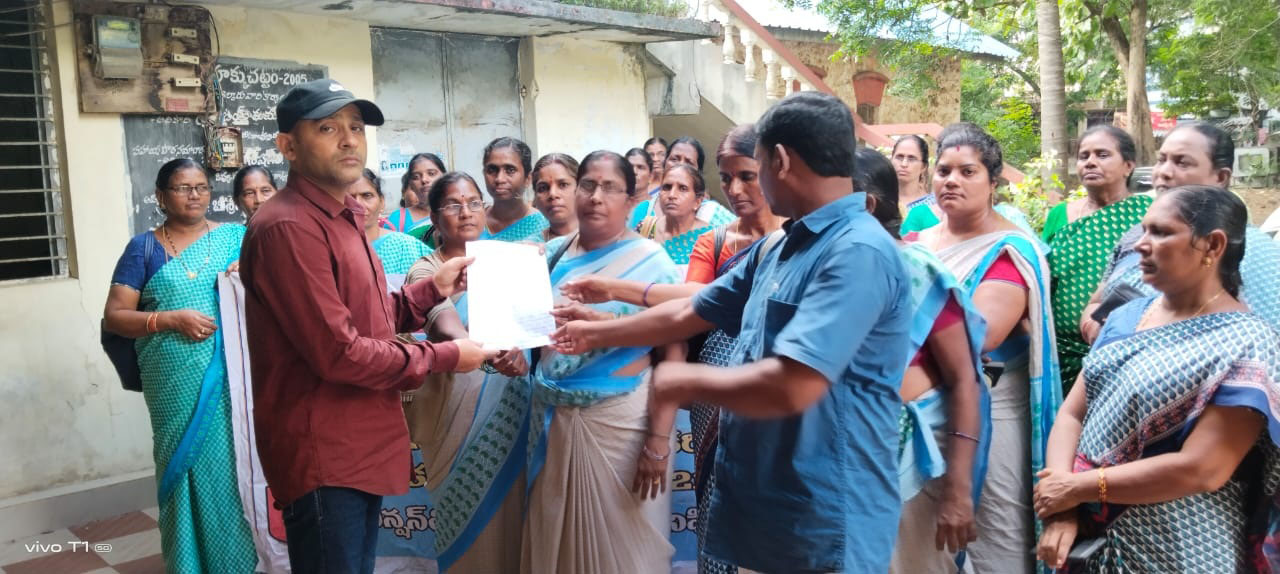     నిర్భంధాన్ని నిరసిస్తూ అంగన్‌వాడీల ర్యాలీ